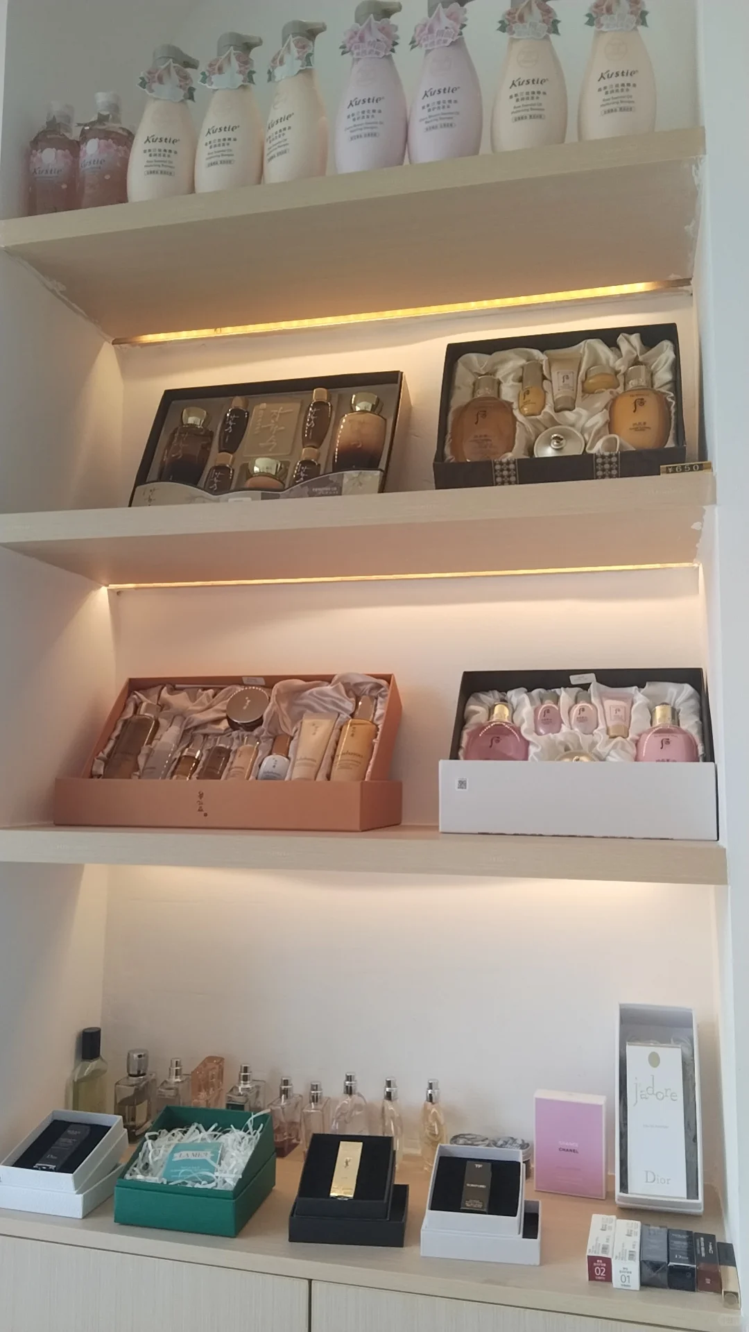 张家界市区14年的美妆店