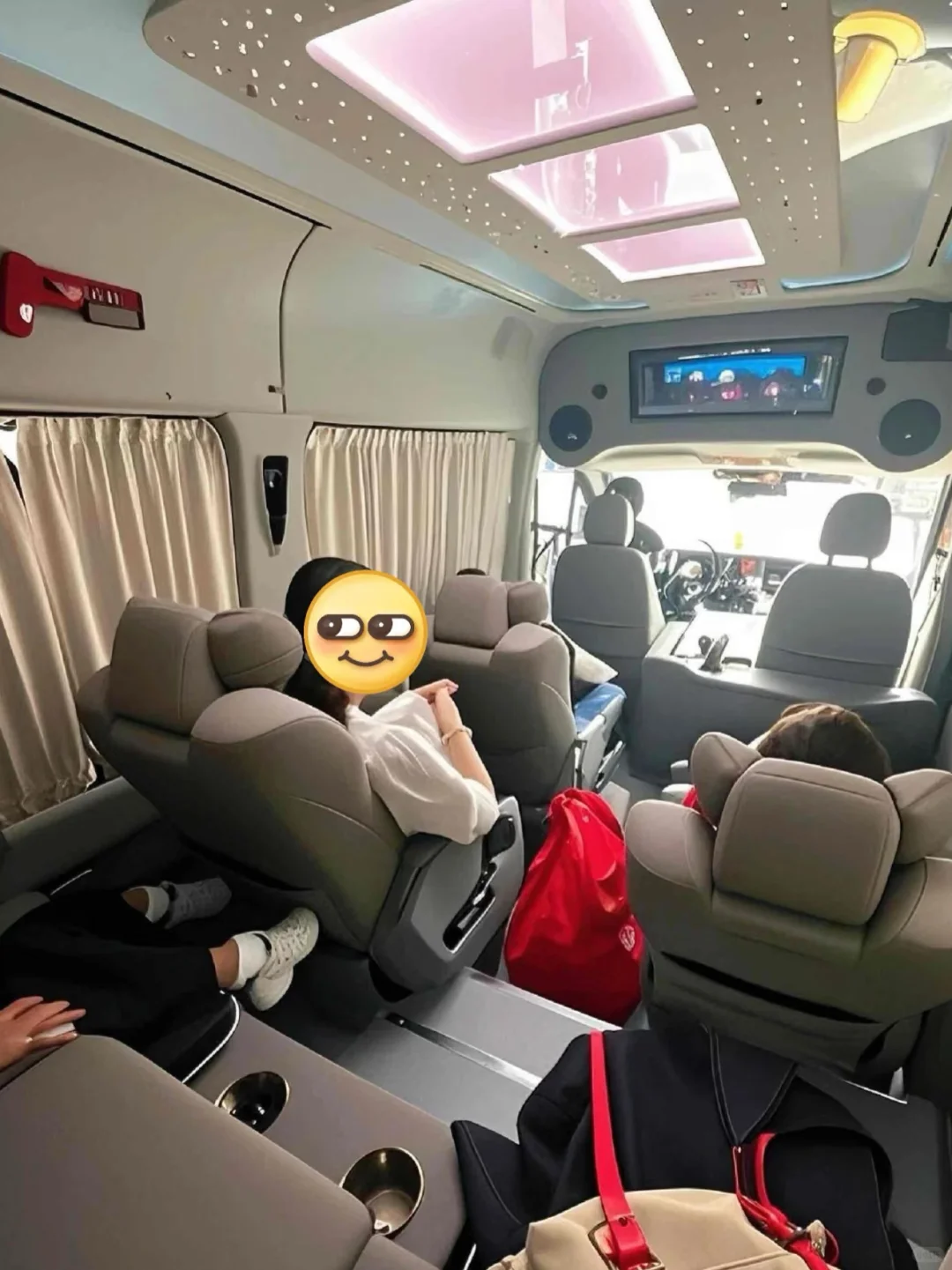 去张家界跟这种车的团，太舒适啦！