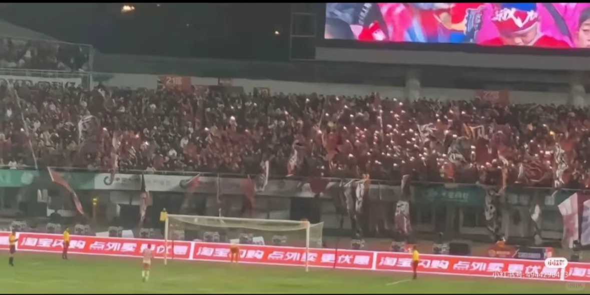 常德队罚球的时候株洲球迷全部开闪光灯？
