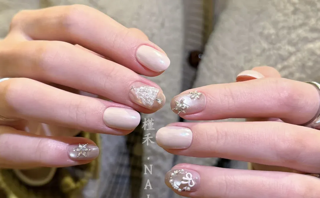 长沙美甲｜“皮粉月光短甲圣诞🎄”💅