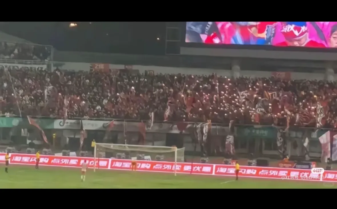 常德队罚球的时候株洲球迷全部开闪光灯？