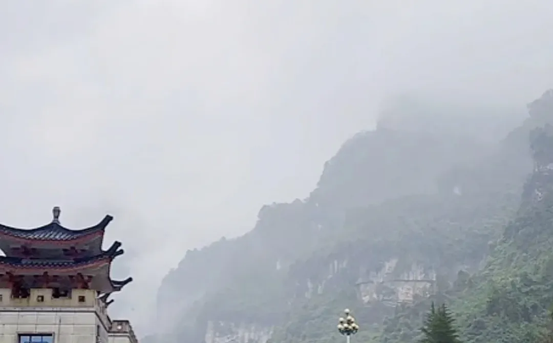 张家界天气实况🌧天门山12月23日·上午·雨