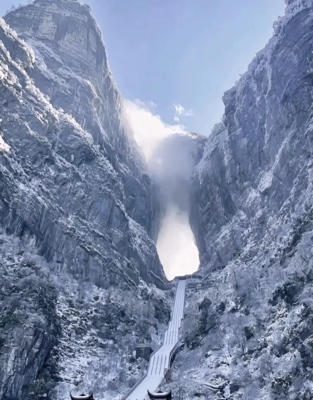 天门山的初雪❄️