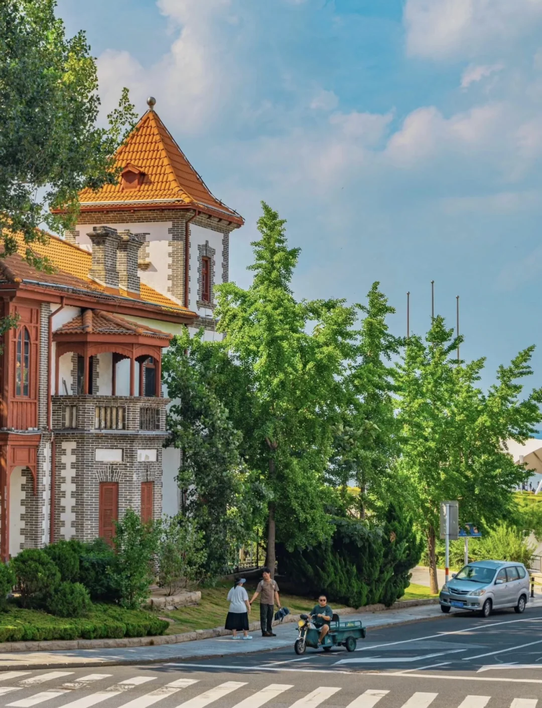 居然是烟台❗️这条通向大海的小路美昏头了