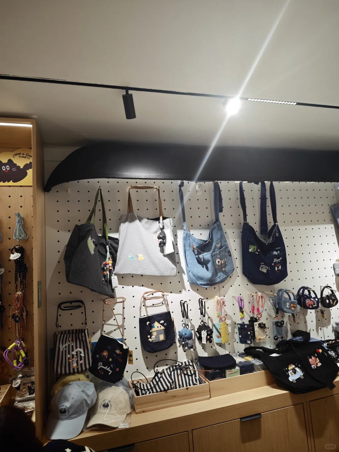 在烟台山遇到了一个超级好玩的店，一楼都是