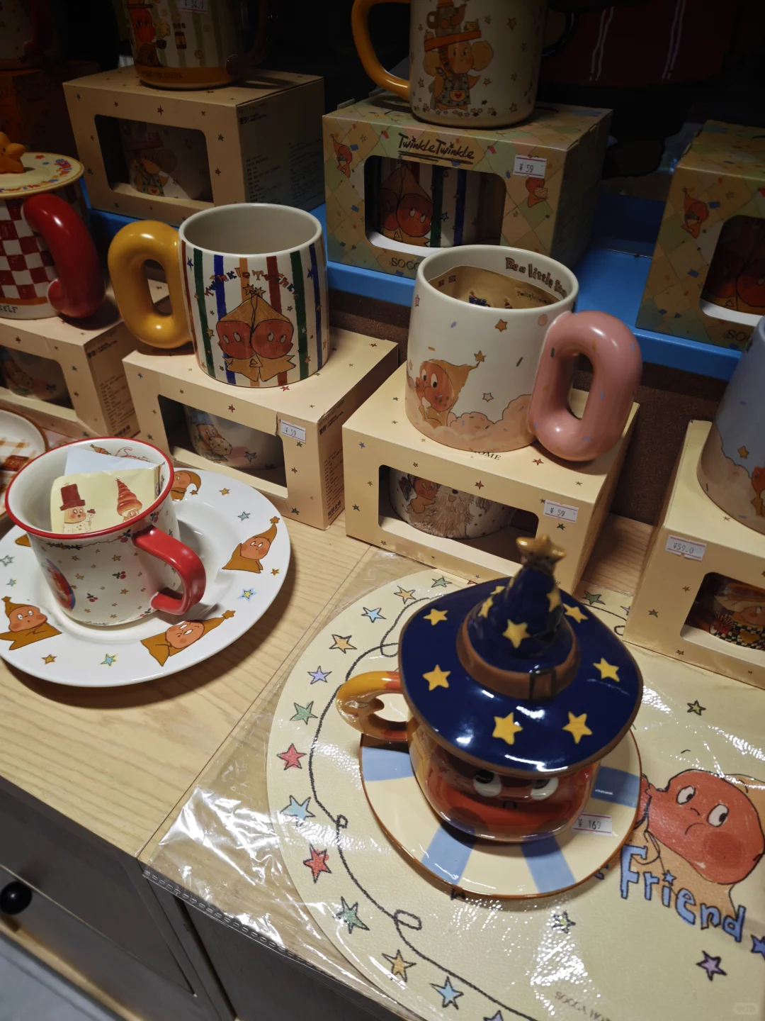 在烟台山遇到了一个超级好玩的店，一楼都是