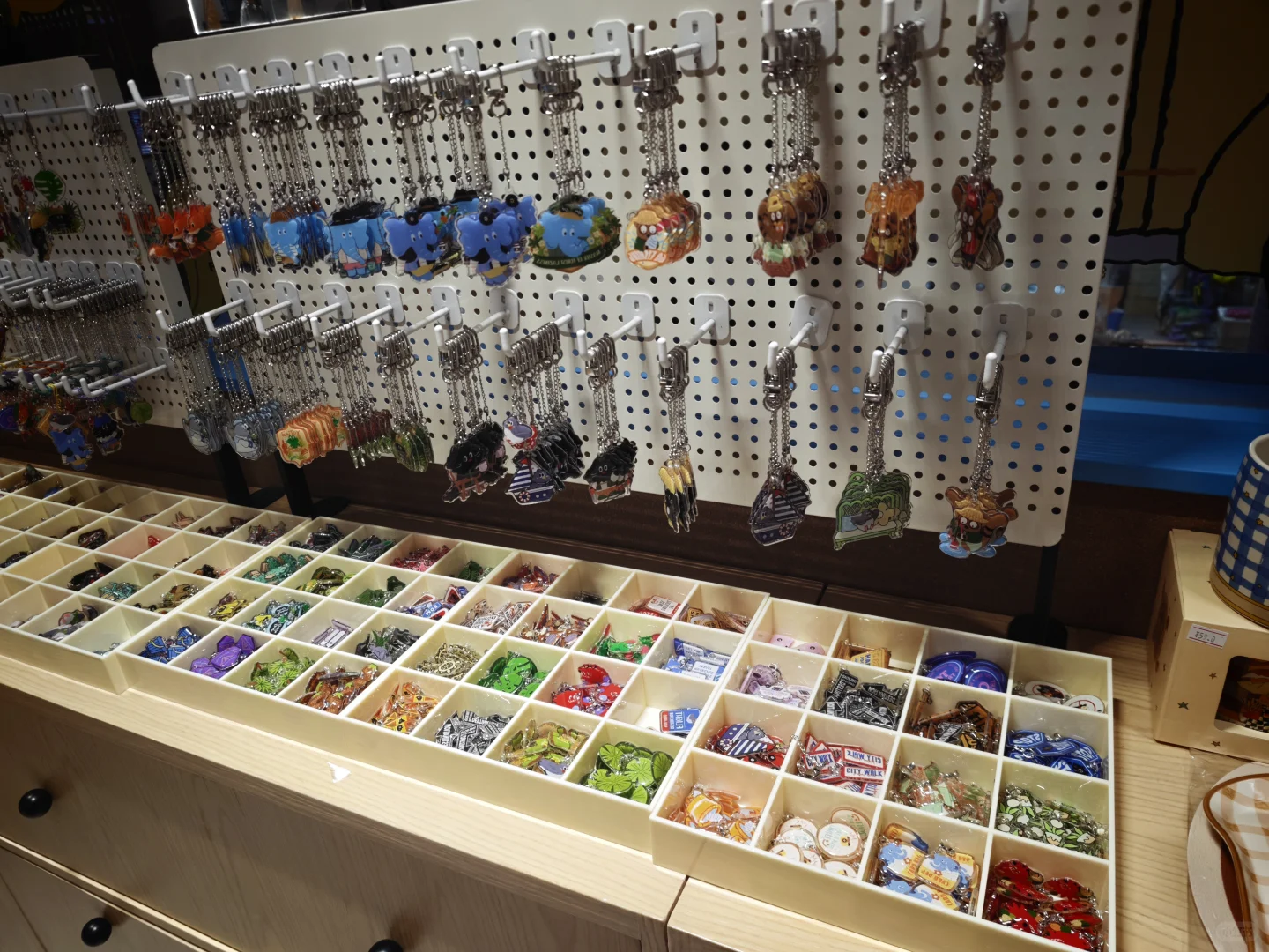 在烟台山遇到了一个超级好玩的店，一楼都是