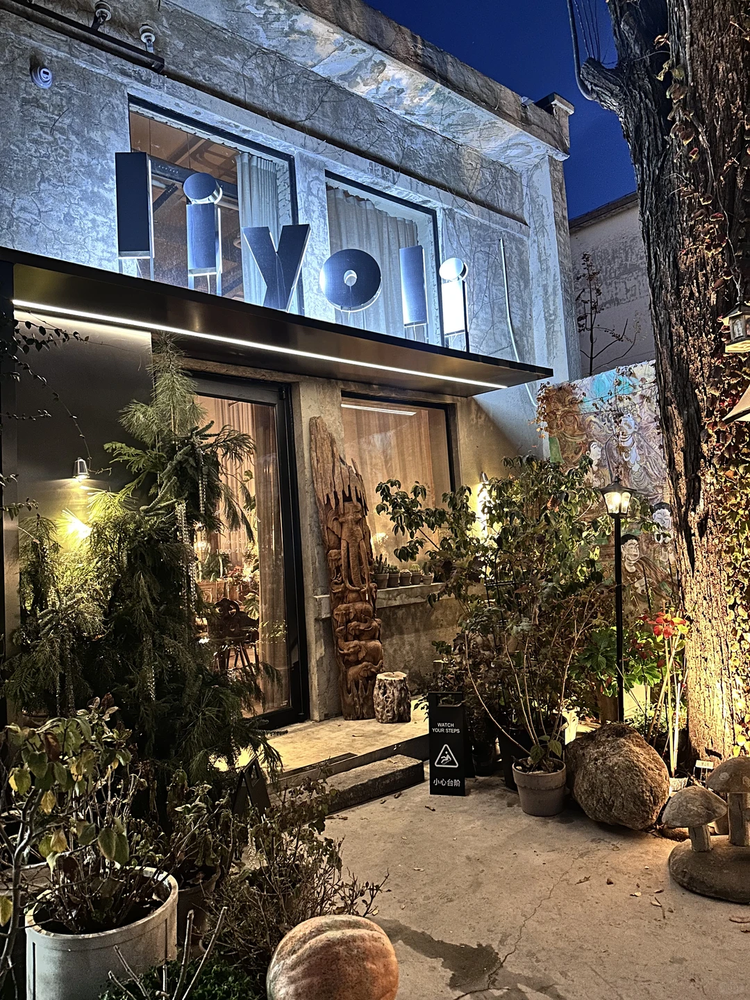 这家咖啡厅有好浓烈的复古味！