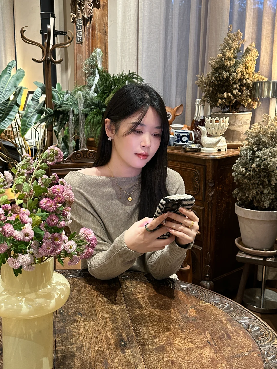 这家咖啡厅有好浓烈的复古味！