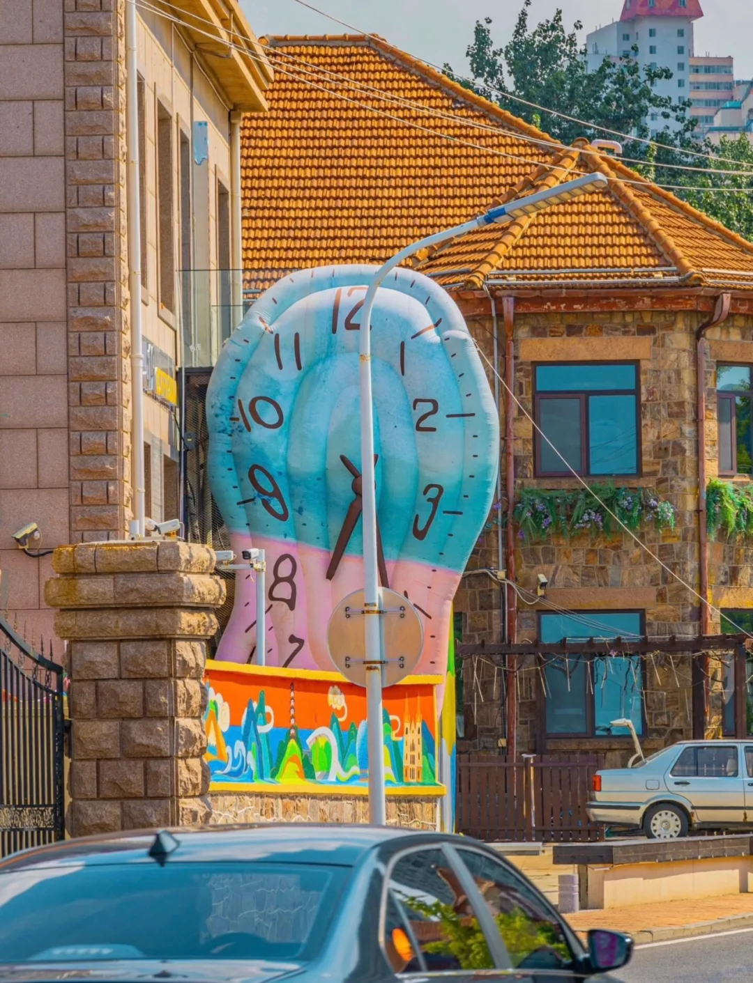 居然是烟台❗️这条通向大海的小路美昏头了