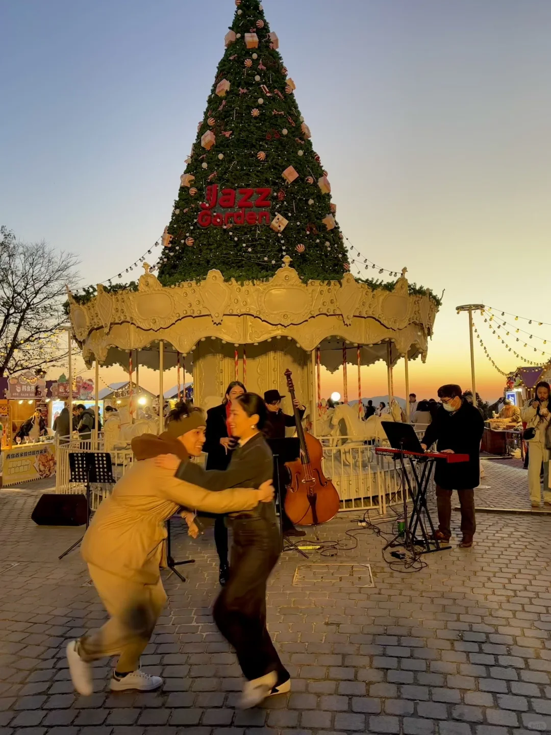已经开始期待周末的青岛了！圣诞氛围好绝！