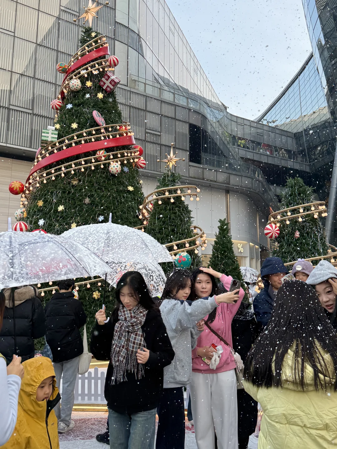 济南11.22初雪实况！！感觉现场有一亿人。。