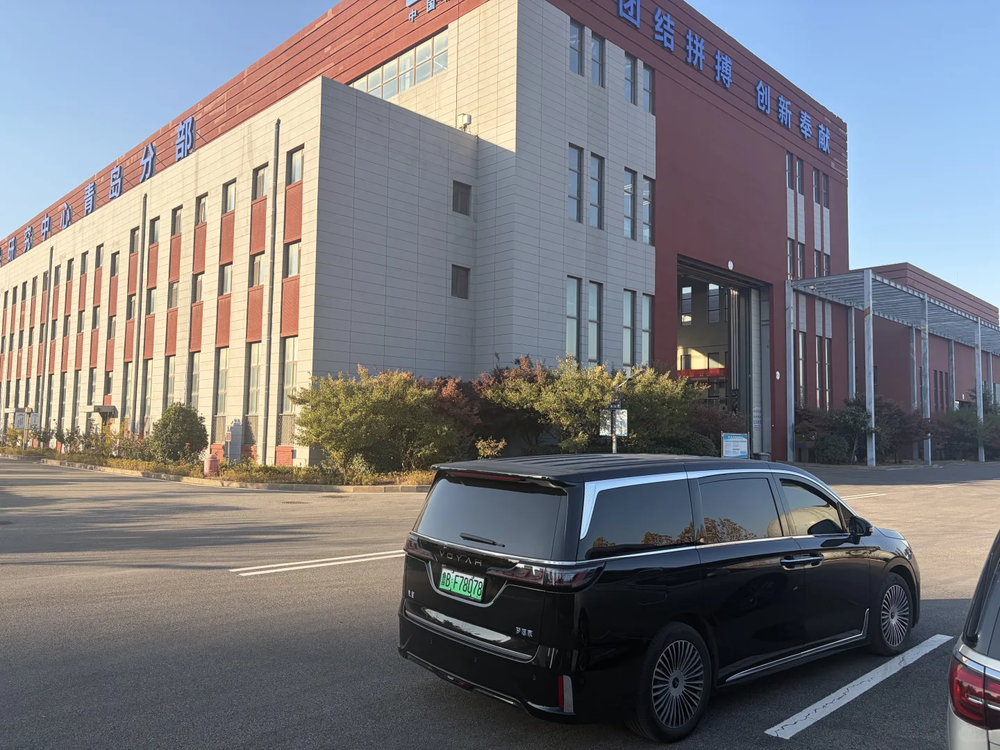 在青岛商务接待选对车，真的能加分100%！