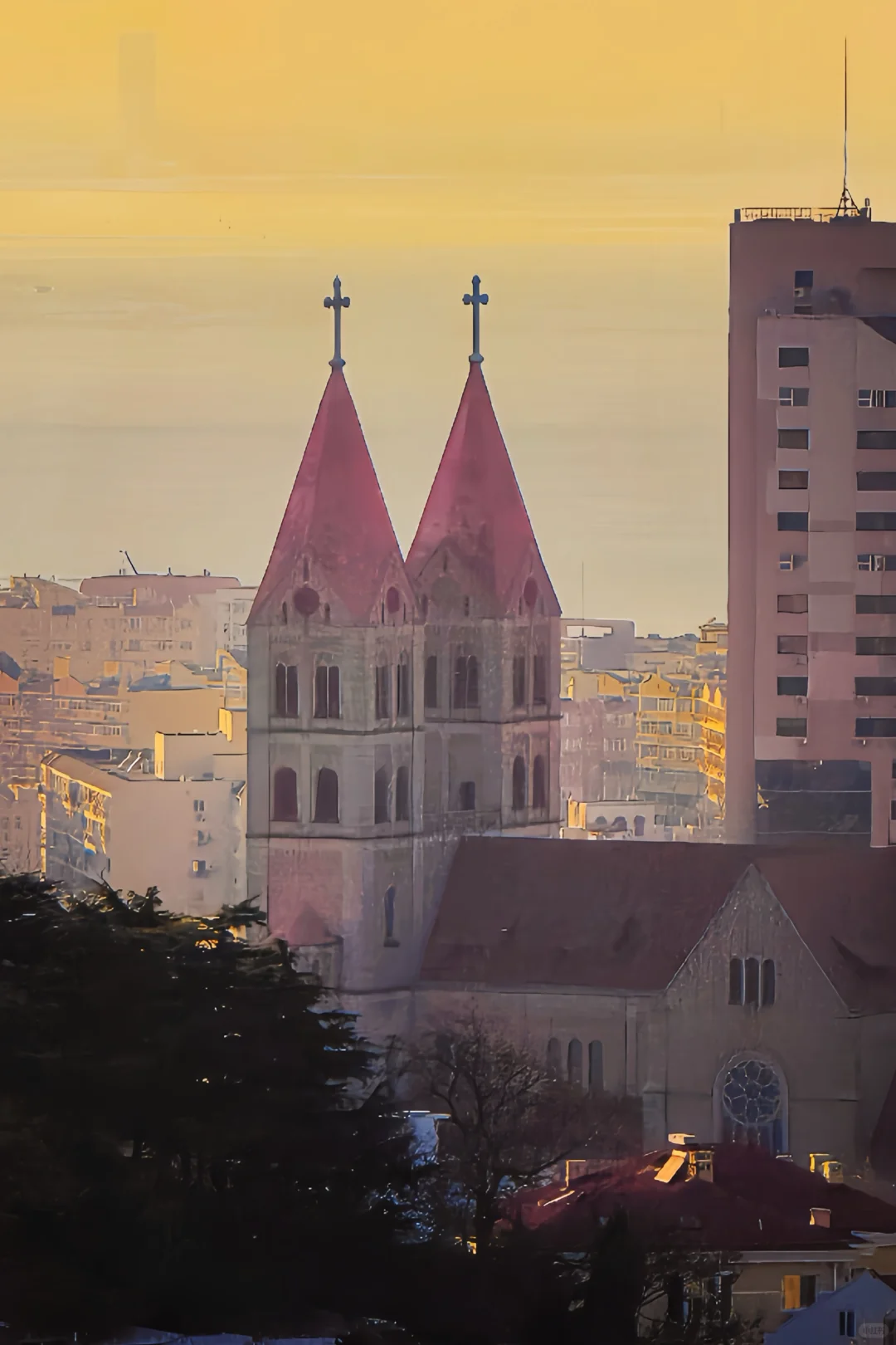 11.21实况｜青岛老城区秋日全景+日落，绝了！