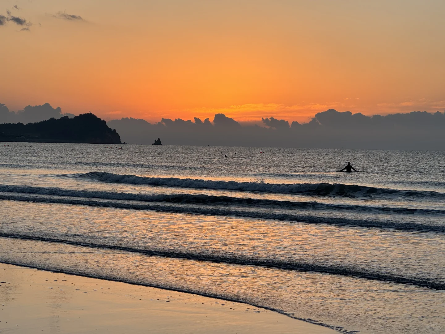 我他妈的一个人去看海了