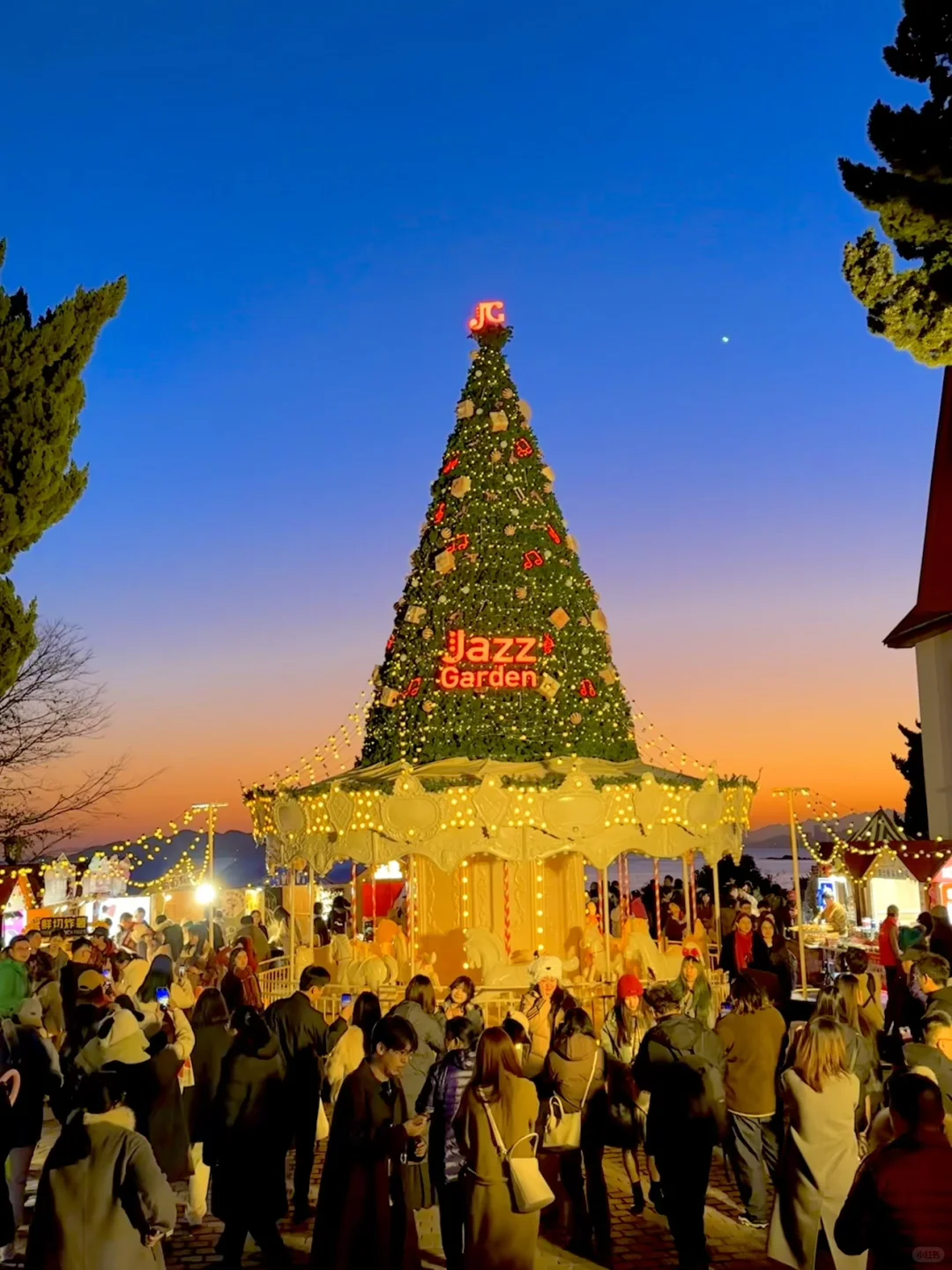 已经开始期待周末的青岛了！圣诞氛围好绝！