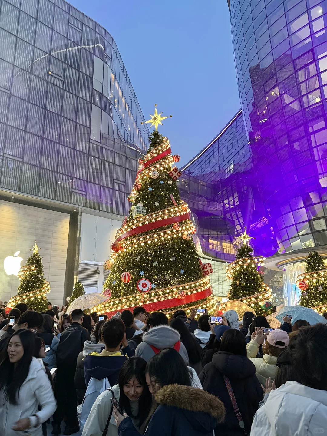 济南11.22初雪实况！！感觉现场有一亿人。。