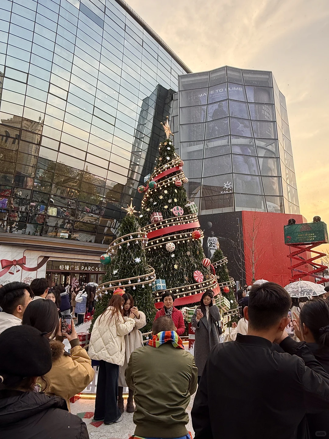 济南11.22初雪实况！！感觉现场有一亿人。。