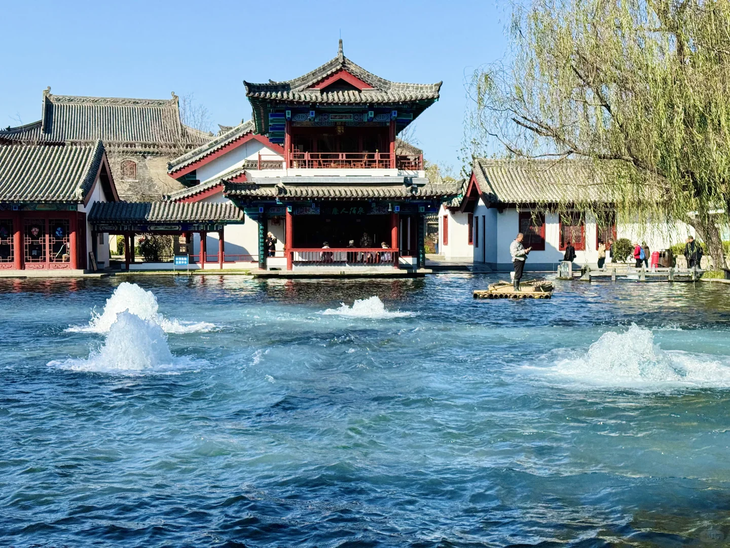 济南泉水今年的喷涌程度是本地都会震惊😱