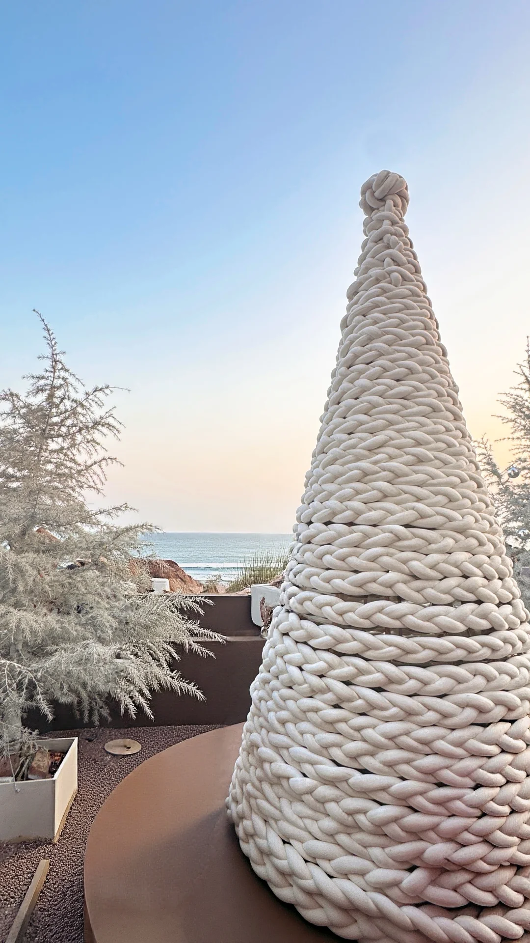 青岛琴屿路的白色圣诞树拍了～