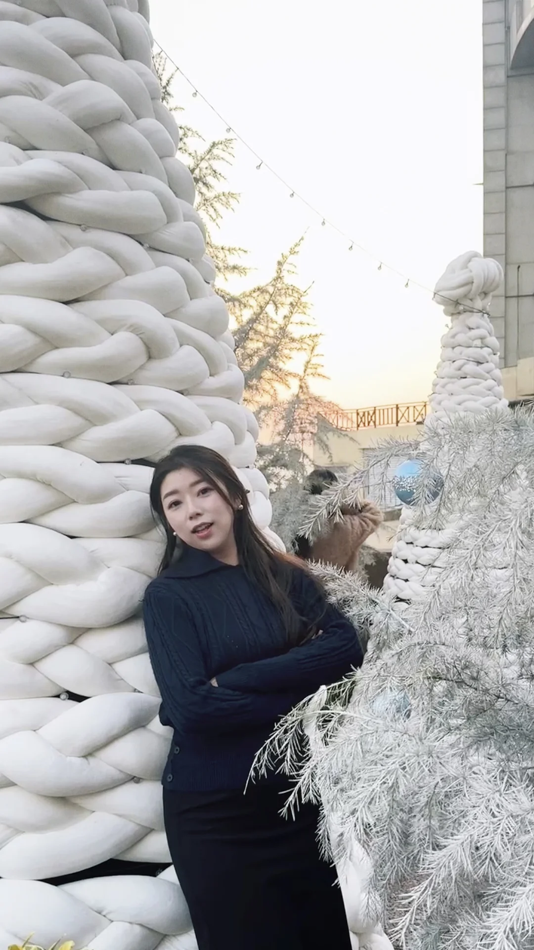 青岛琴屿路的白色圣诞树拍了～