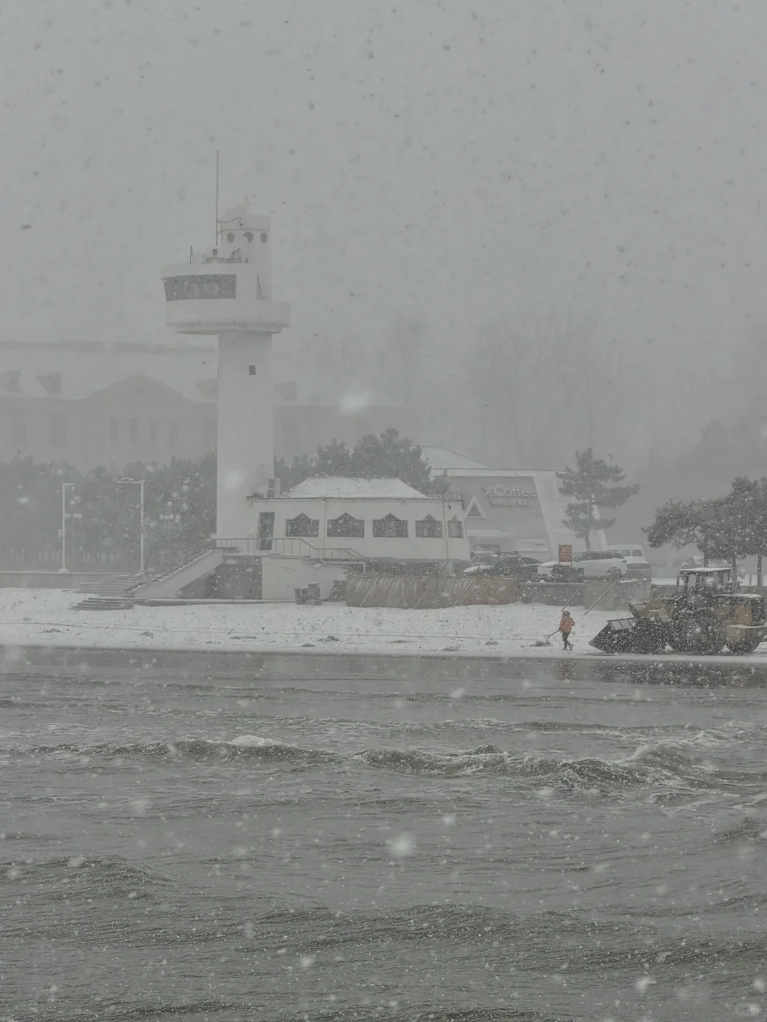 12.3 烟台 暴雪 海边❄️