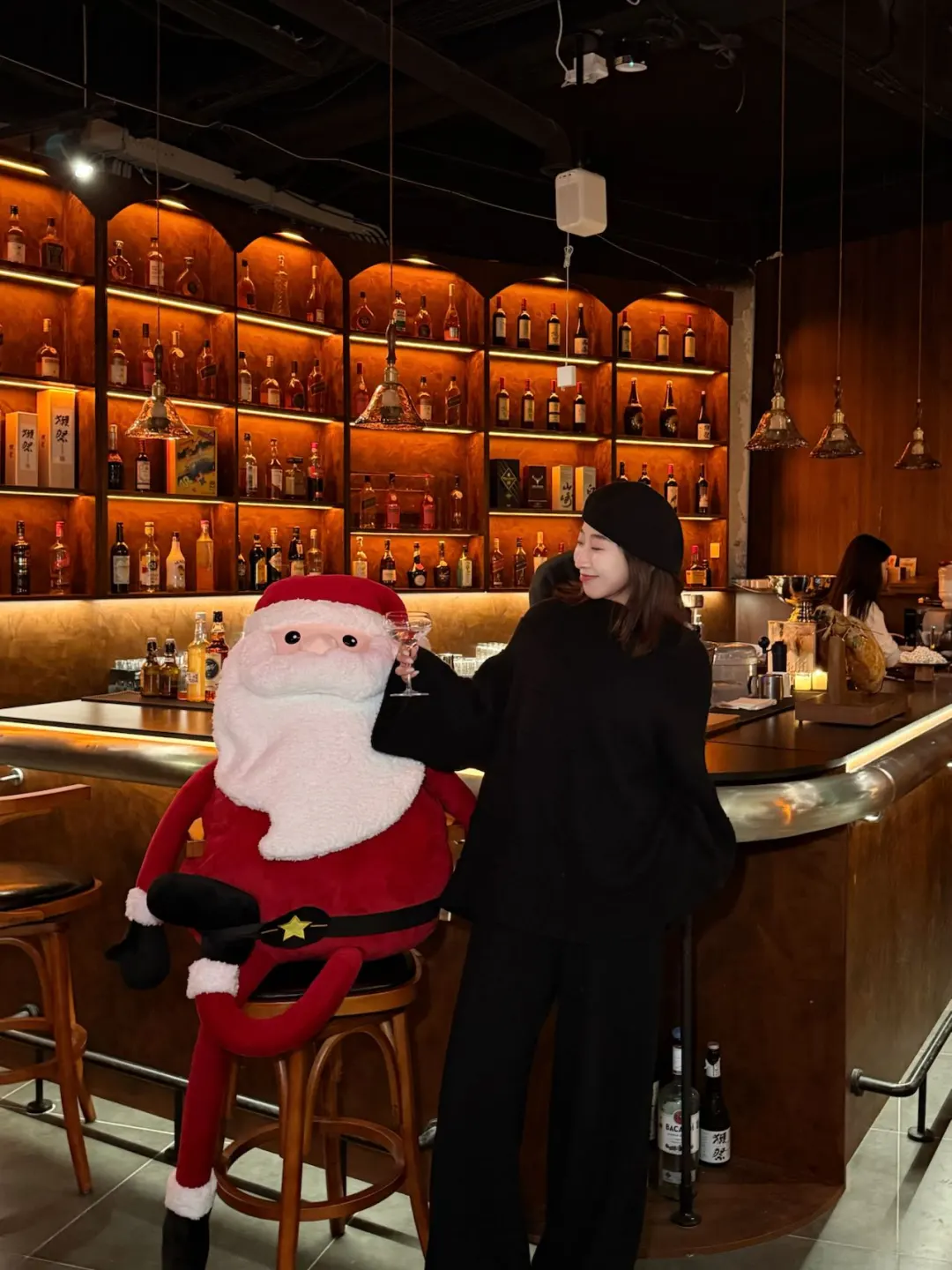 青岛新店！海信对面藏了家氛围感live餐酒馆