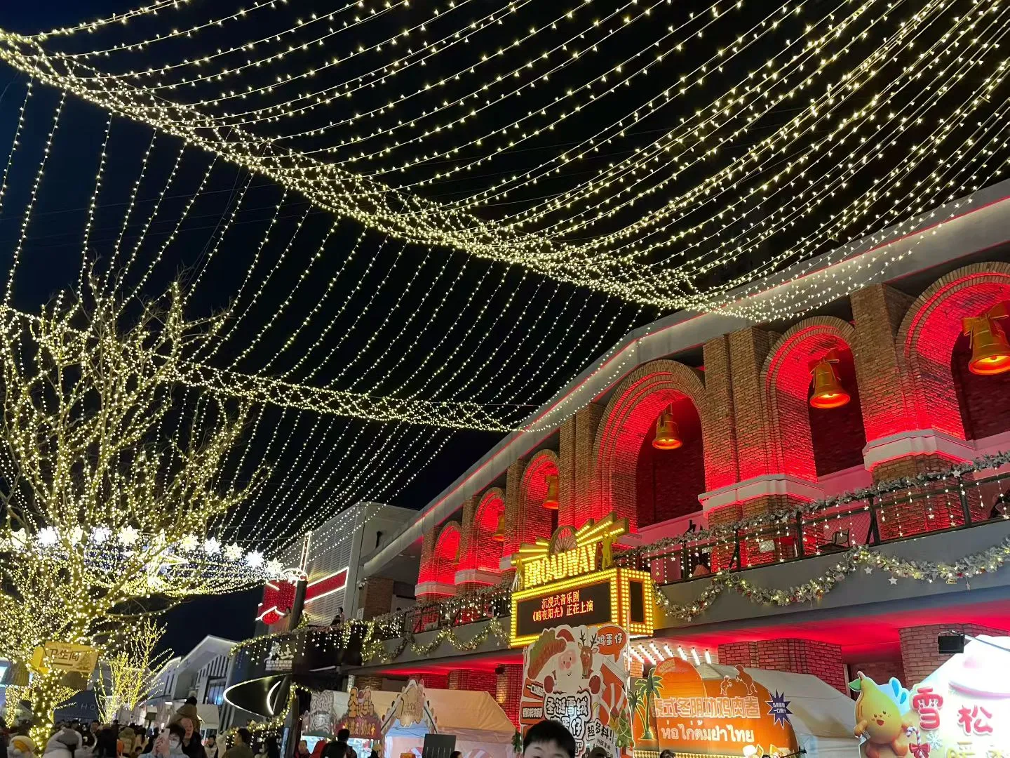 济南的圣诞树也太美了