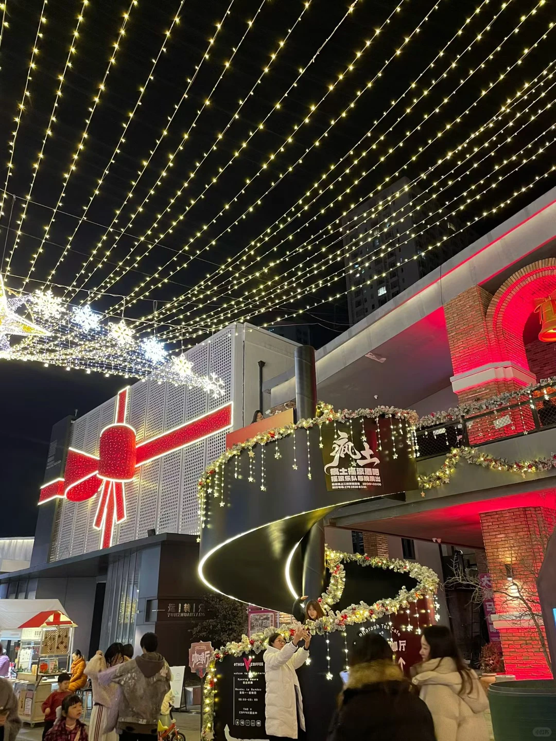 济南的圣诞树也太美了