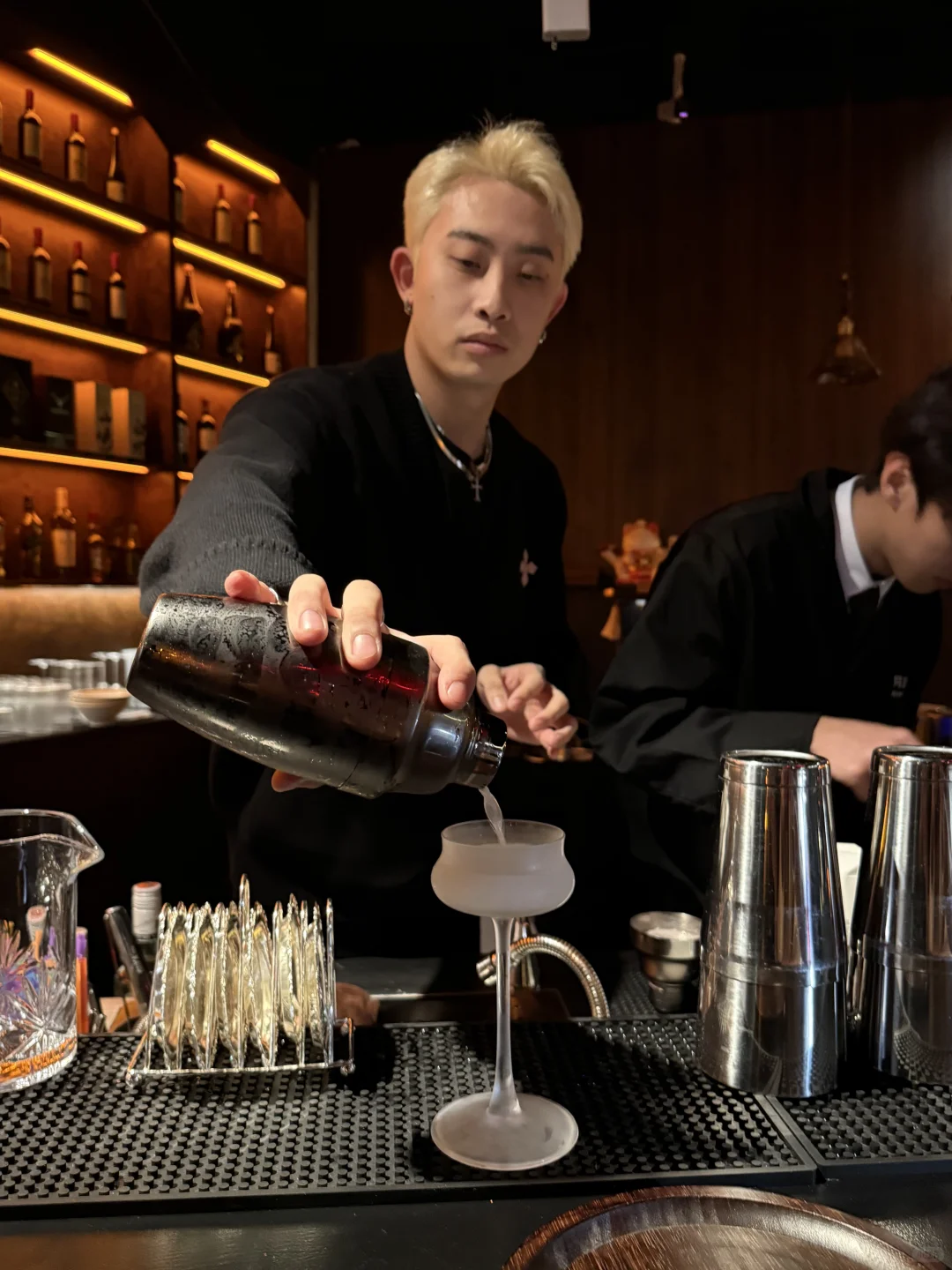 青岛新店！海信对面藏了家氛围感live餐酒馆