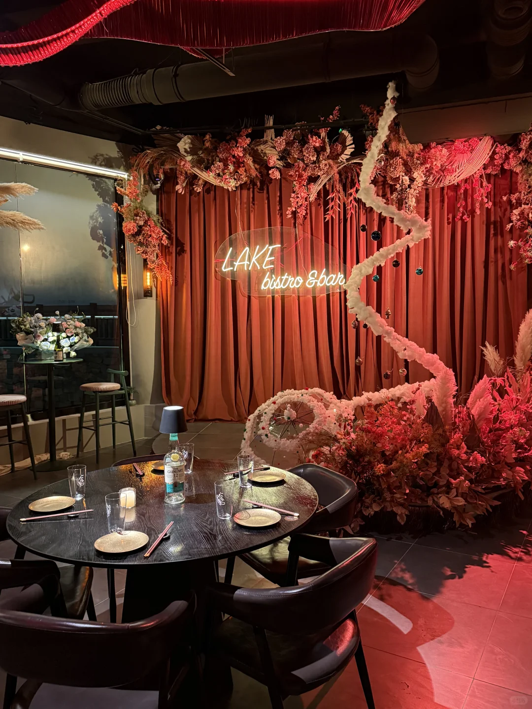 青岛新店！海信对面藏了家氛围感live餐酒馆