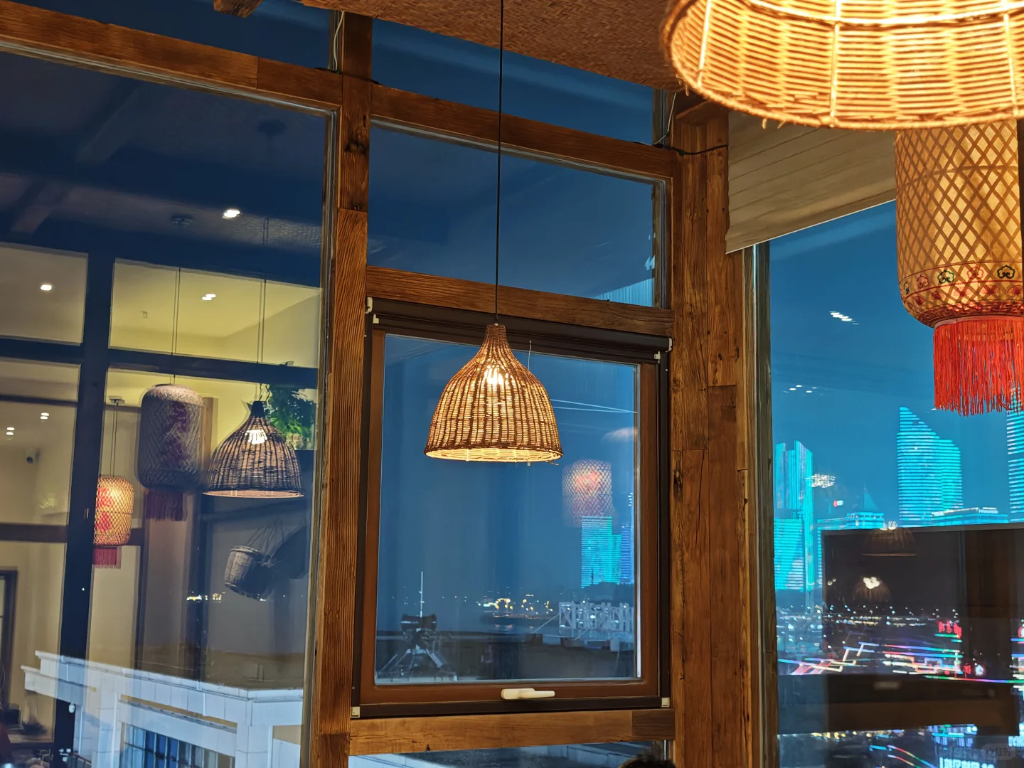 之前去青岛玩，偶然发现了一家藏在奥帆中心