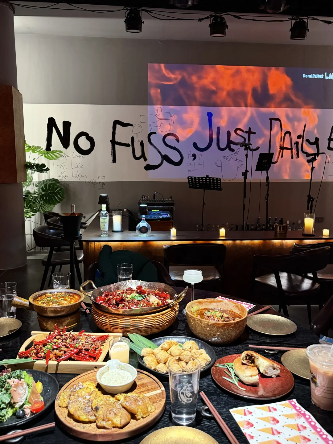 青岛新店！海信对面藏了家氛围感live餐酒馆
