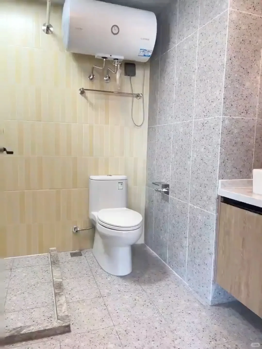 济南 历下 转租一室 民水民电 随时入住