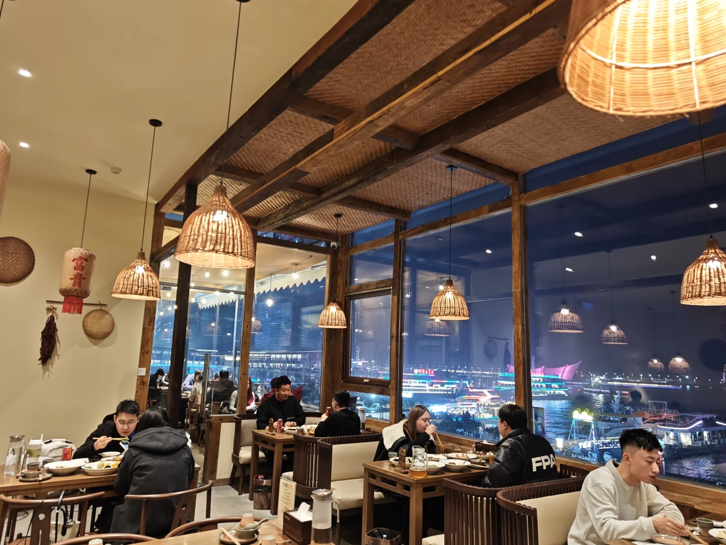 之前去青岛玩，偶然发现了一家藏在奥帆中心