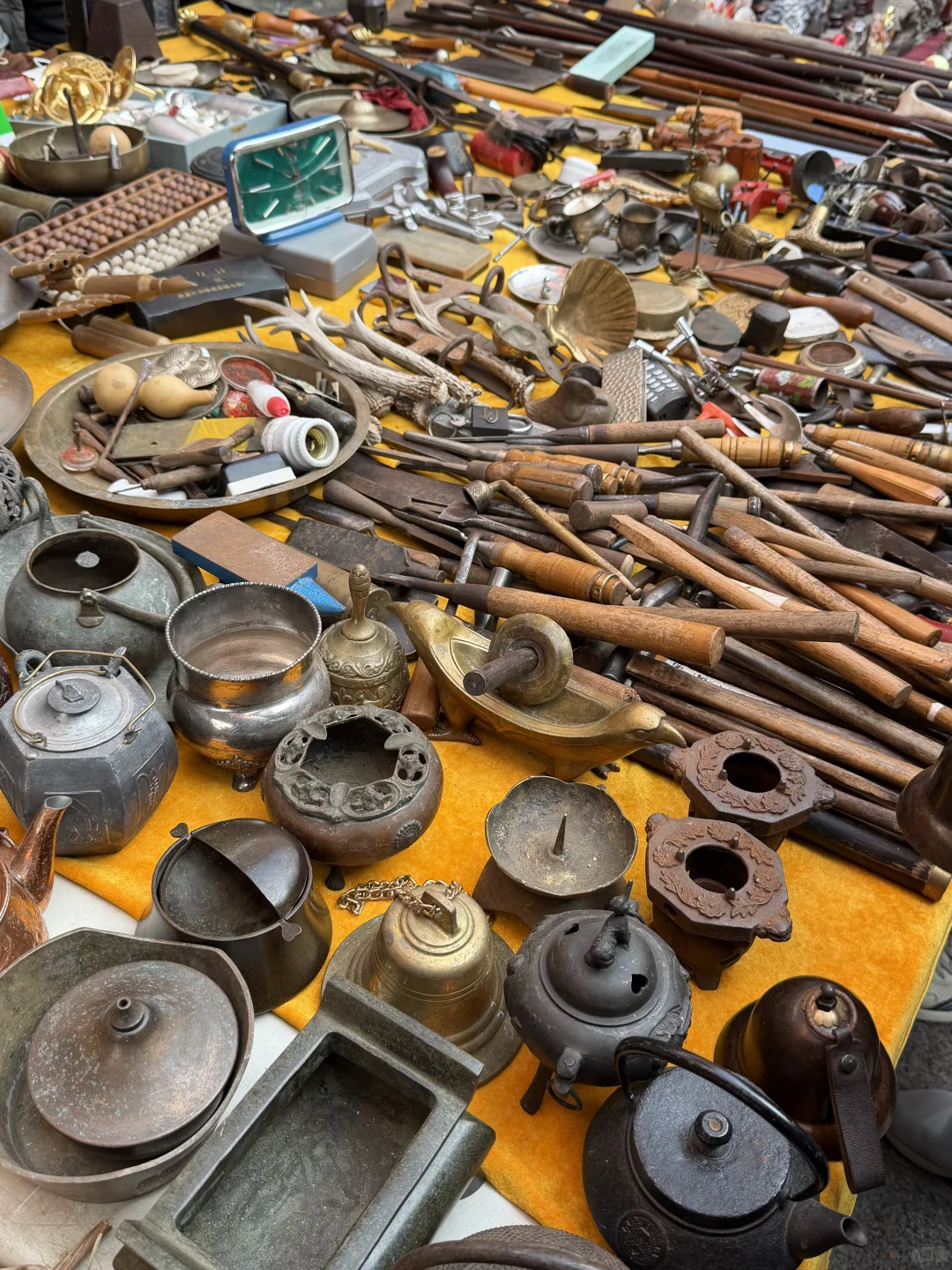 12.6实况！济南英雄山市集有一亿人。。。。。