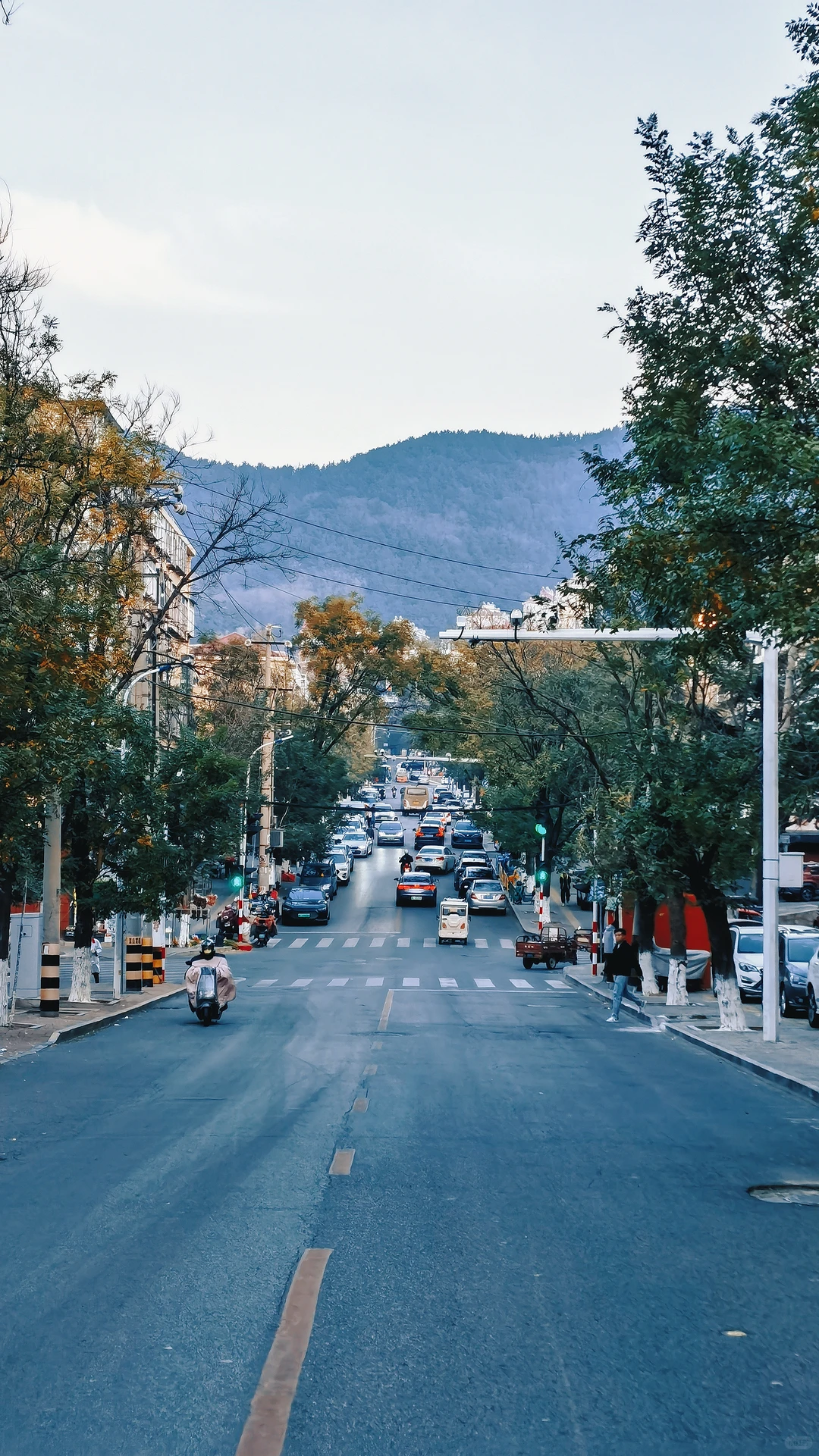 散落在烟台老巷子里的光，又有着谁的故事