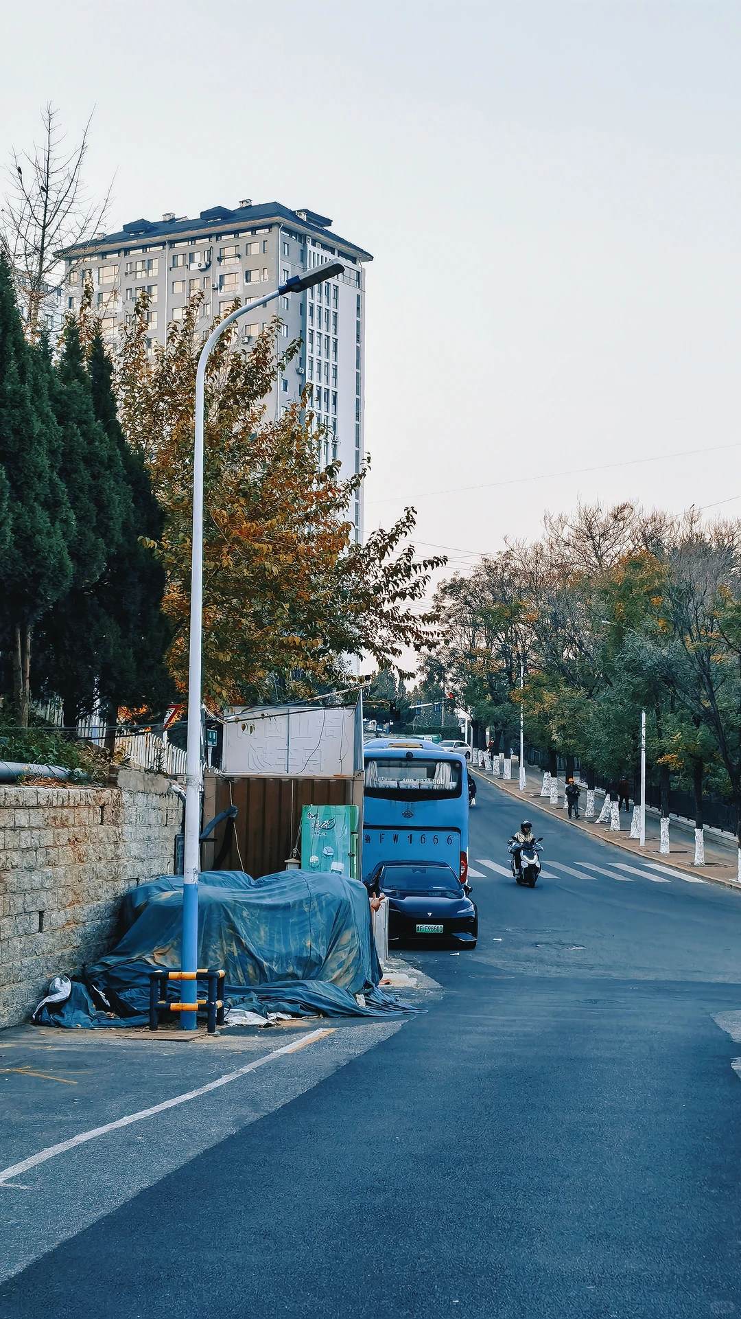 散落在烟台老巷子里的光，又有着谁的故事