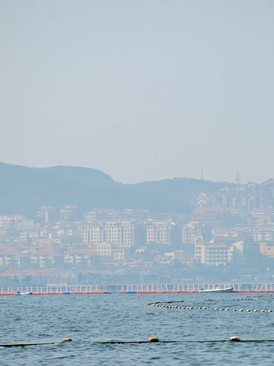 在烟台烟大海水浴场玩水🌊