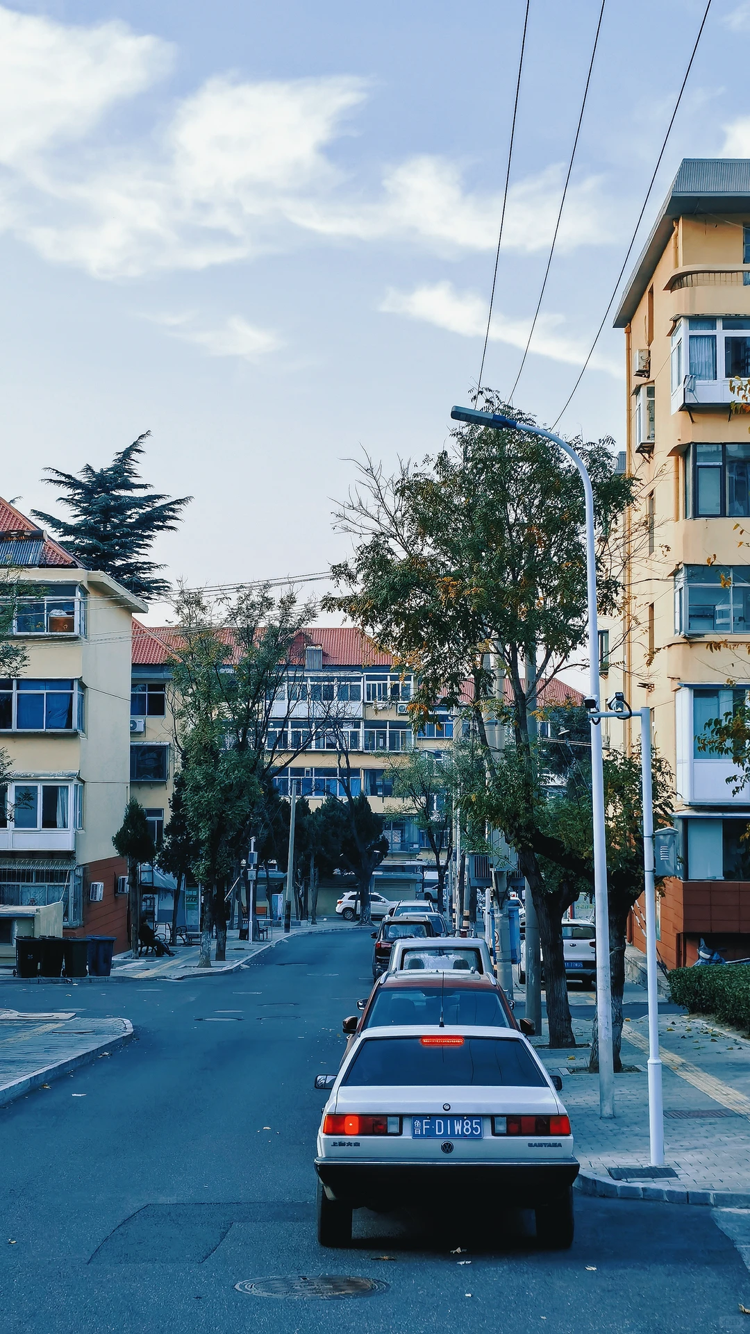 散落在烟台老巷子里的光，又有着谁的故事