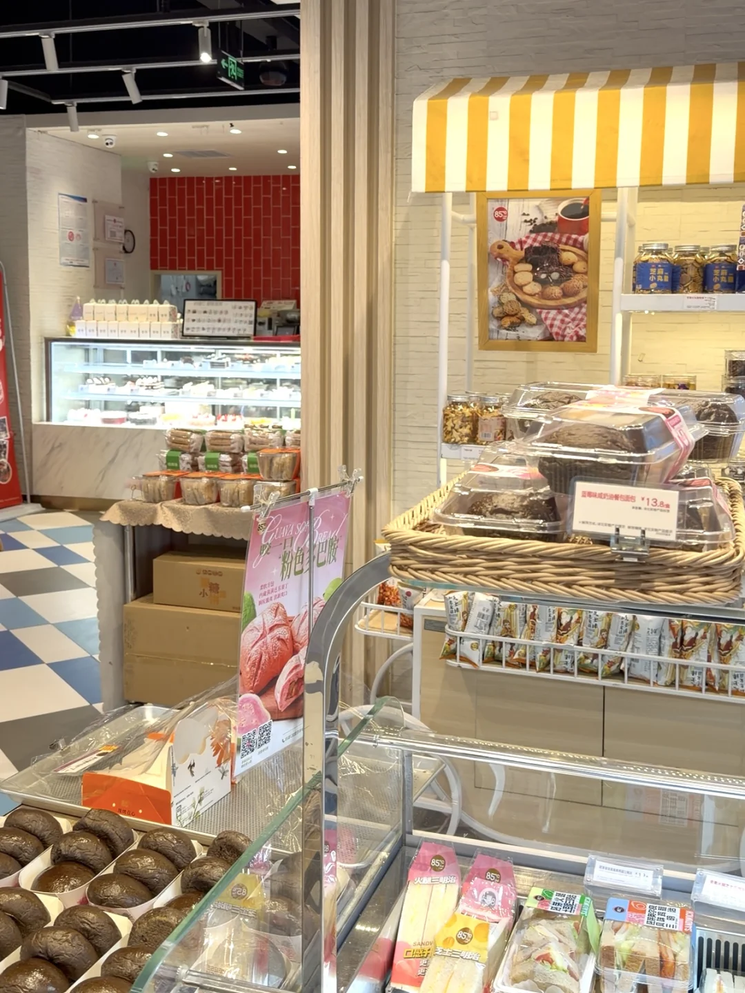 再见了济南的85度C！卧龙路店也贴闭店通知了