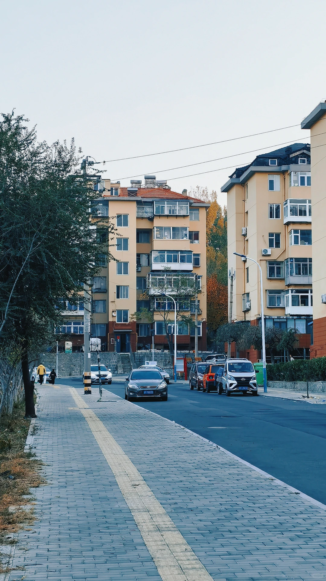 散落在烟台老巷子里的光，又有着谁的故事