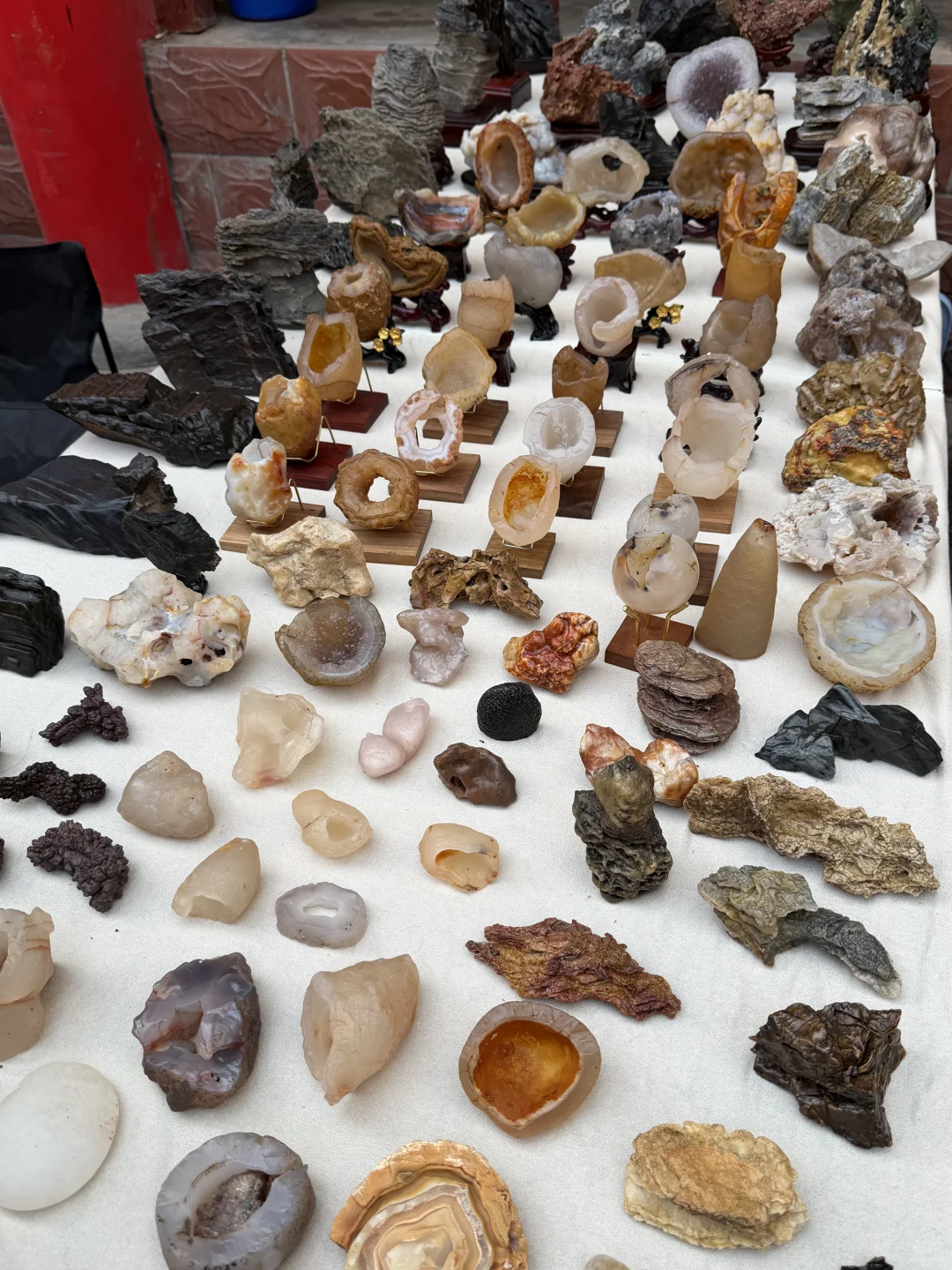 12.6实况！济南英雄山市集有一亿人。。。。。