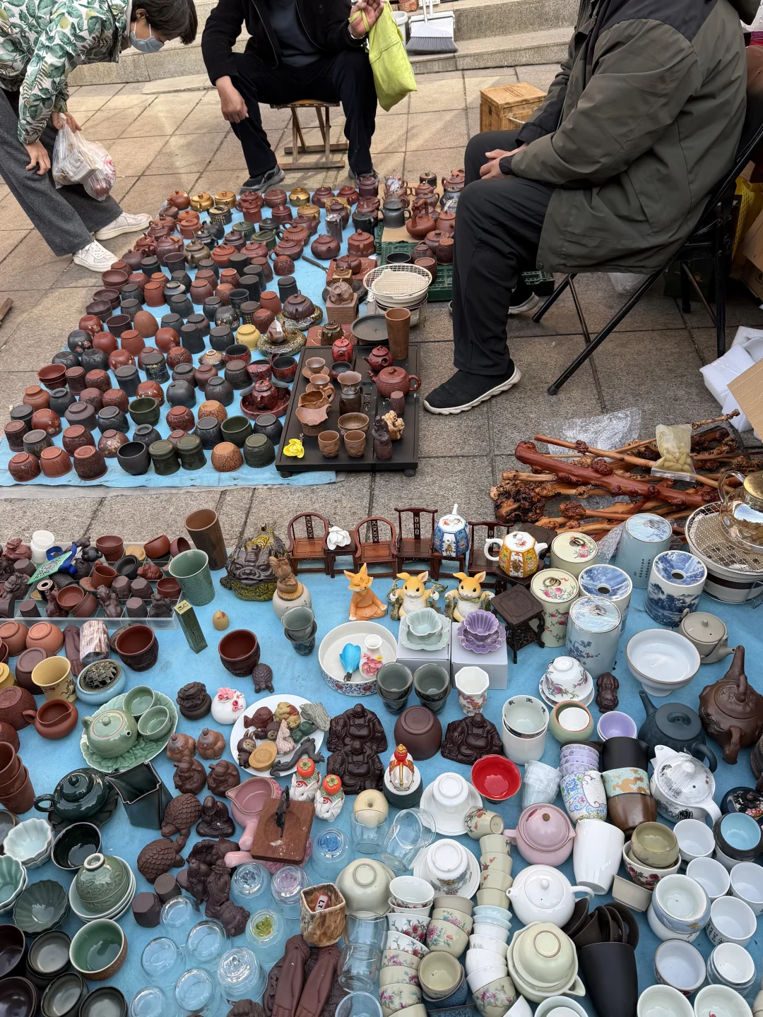 12.6实况！济南英雄山市集有一亿人。。。。。