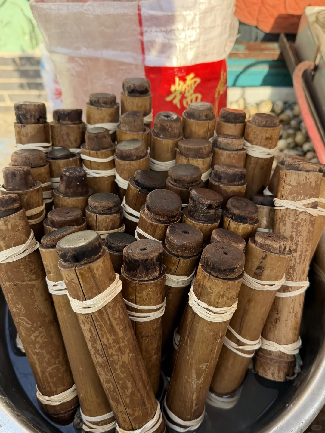 12.6实况！济南英雄山市集有一亿人。。。。。