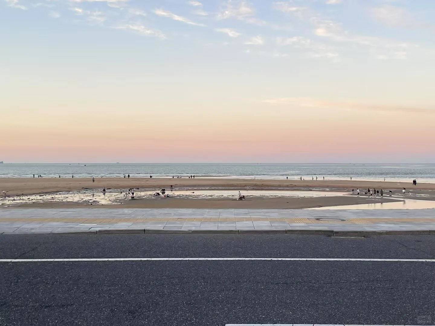 这片粉色沙滩美到犯规！！