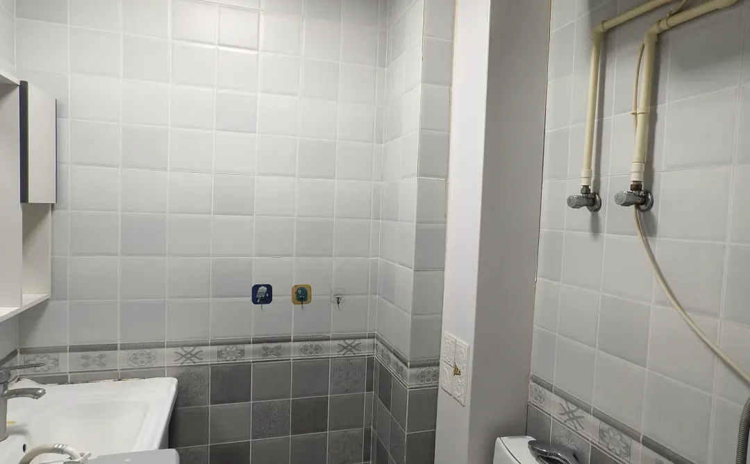 在济南中海广场跟中海环宇城整租一居室精装