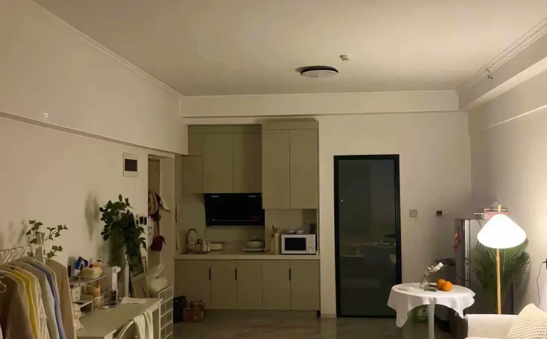 青岛单间650，民水民电，押一付一，能短租