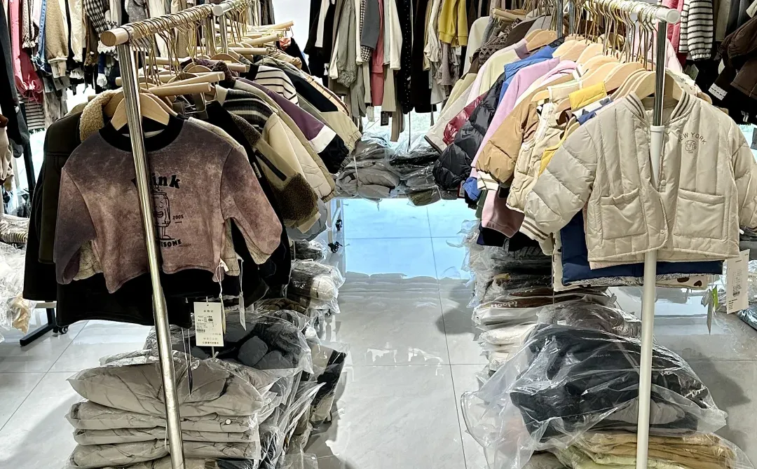 冬天去青岛真不用带衣服！！！200买了3大袋！！！