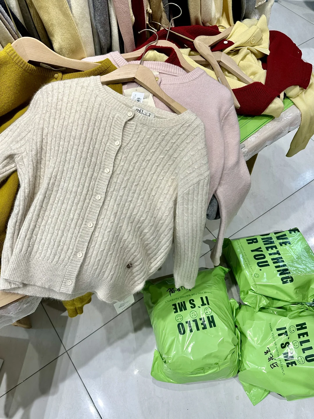 冬天去青岛真不用带衣服！！！200买了3大袋！！！